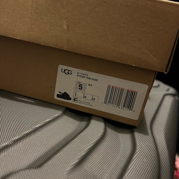 Uggs - Picture 8 of 8